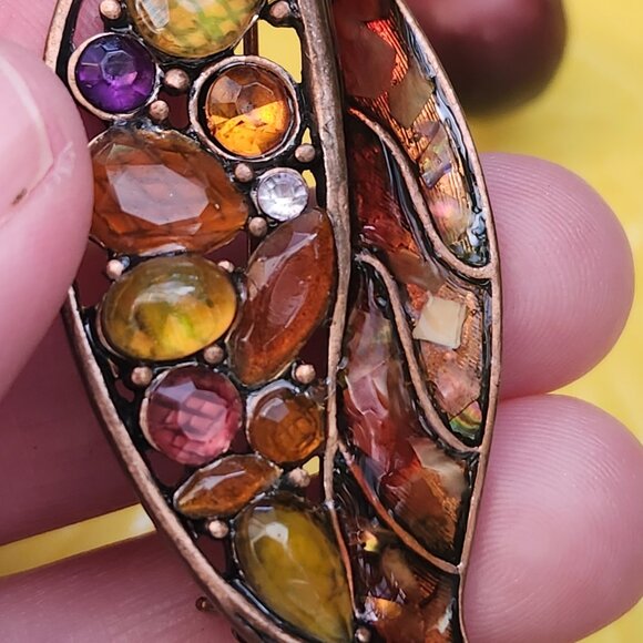 Vintage Liz Claiborne Brass Tone Leaf Brooch with Rhinestones & Resin Details - Picture 6 of 11